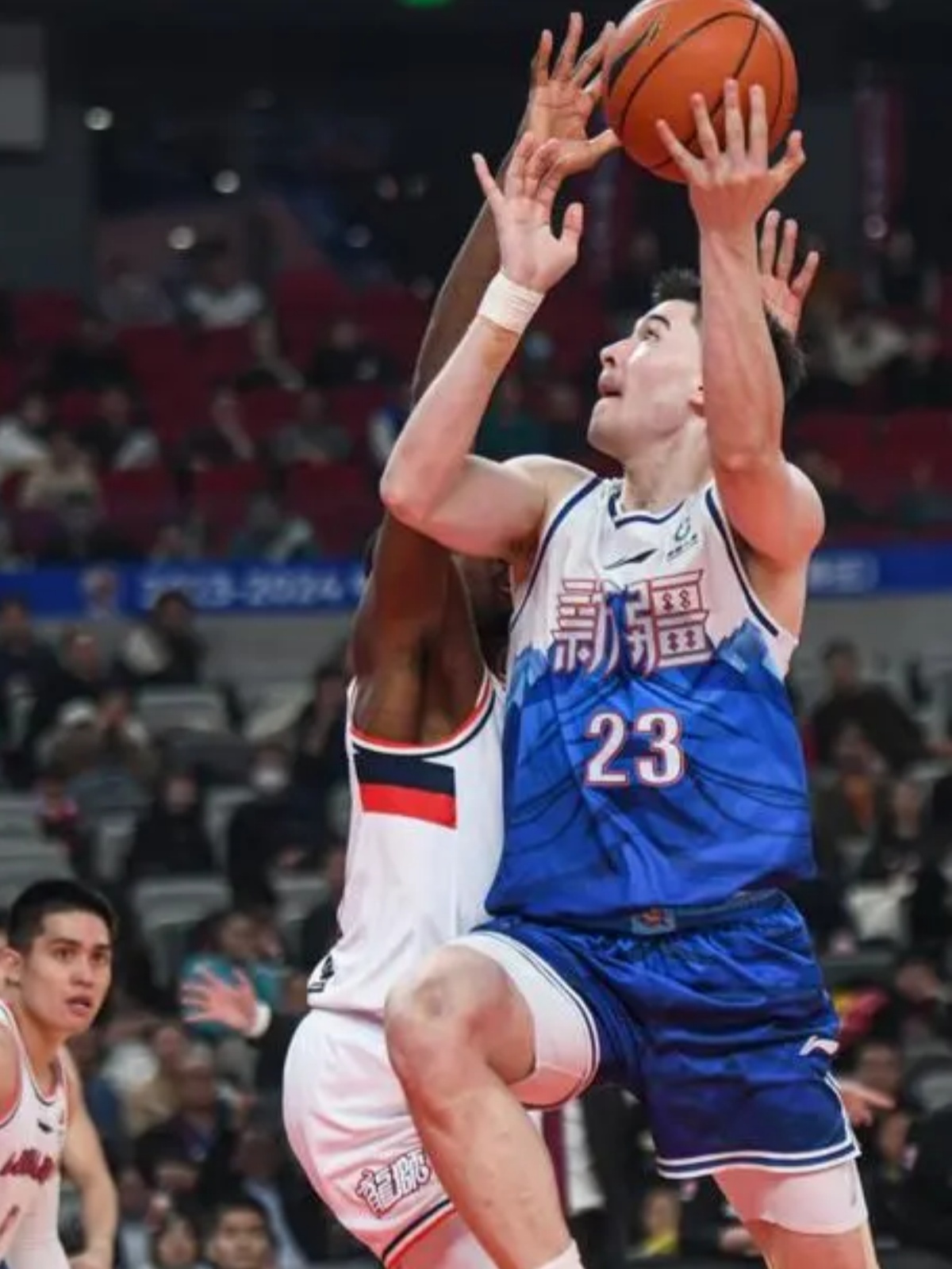 阿森纳观众热烈欢呼!,Karsa迎来七赛季出色发挥热度持续攀升爱游戏