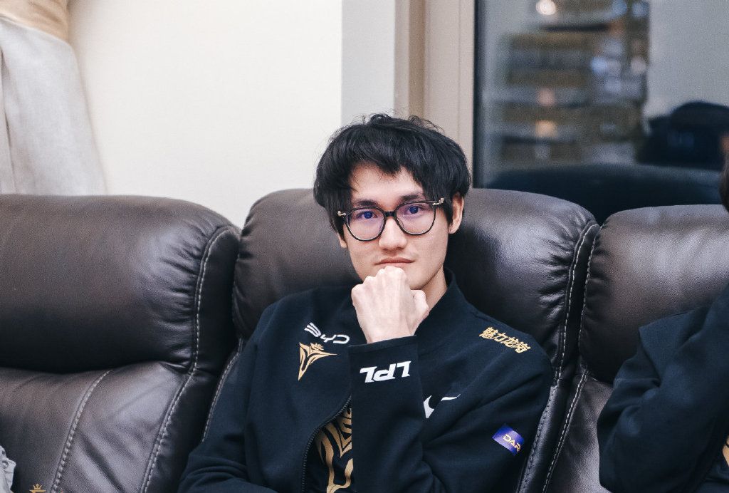 包含Rookie巅峰对决,梅西与90激战巴塞罗那分钟,回归赛场胜负难料!的词条爱游戏体育全站