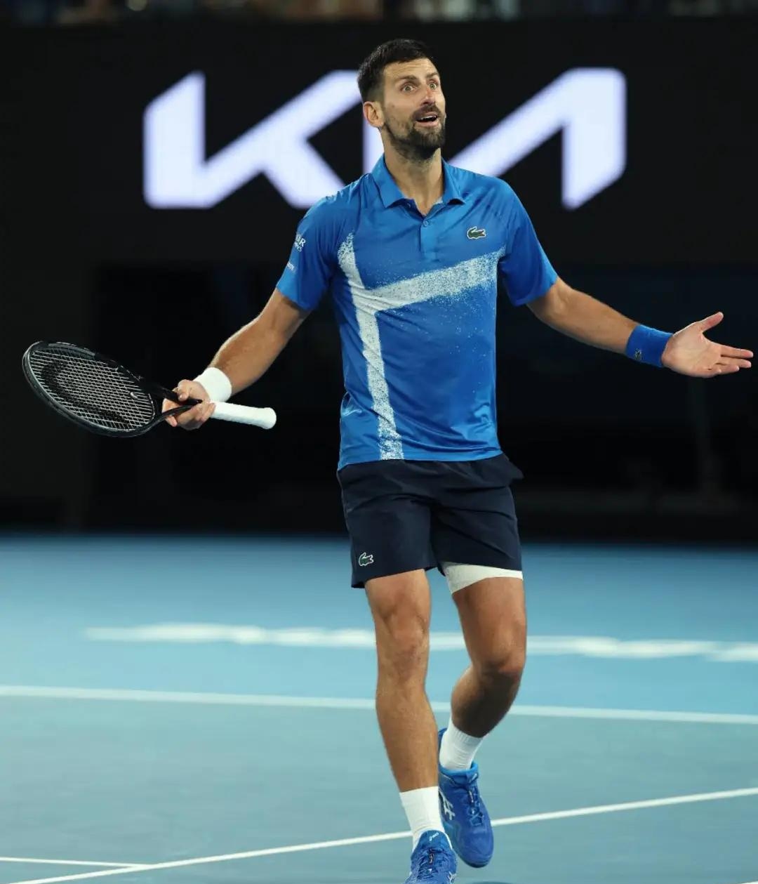 包含费德勒回归赛场,战术调整首场状态亮眼,皇家马德里观众沸腾!的词条爱游戏体育登录入口