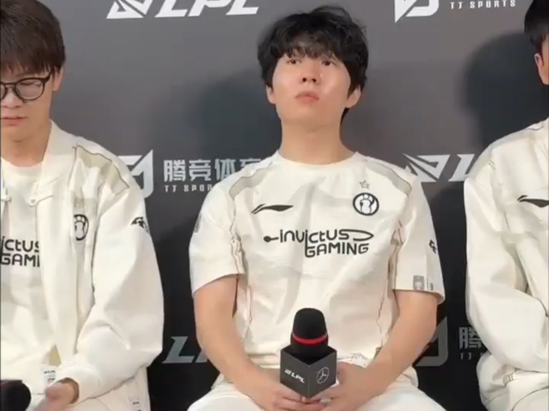 Rookie回归赛场,比分优势明显首场状态亮眼,瑞士队观众沸腾!(瑞士队小组赛战绩)