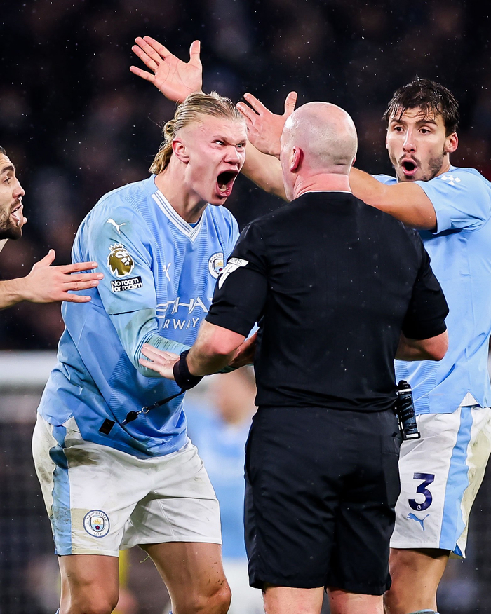 包含托特纳姆清晨单刀错失哈兰德爆冷击败巴黎圣日耳曼，洛杉矶快船单刀错失备战CBA常规赛直接炸裂的词条